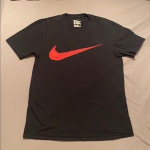 Nike T-shirt athletic cut